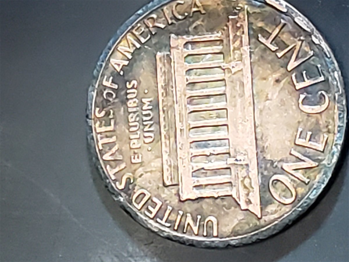 19**-Lincoln-Memorial-Penny-Error?-Help?