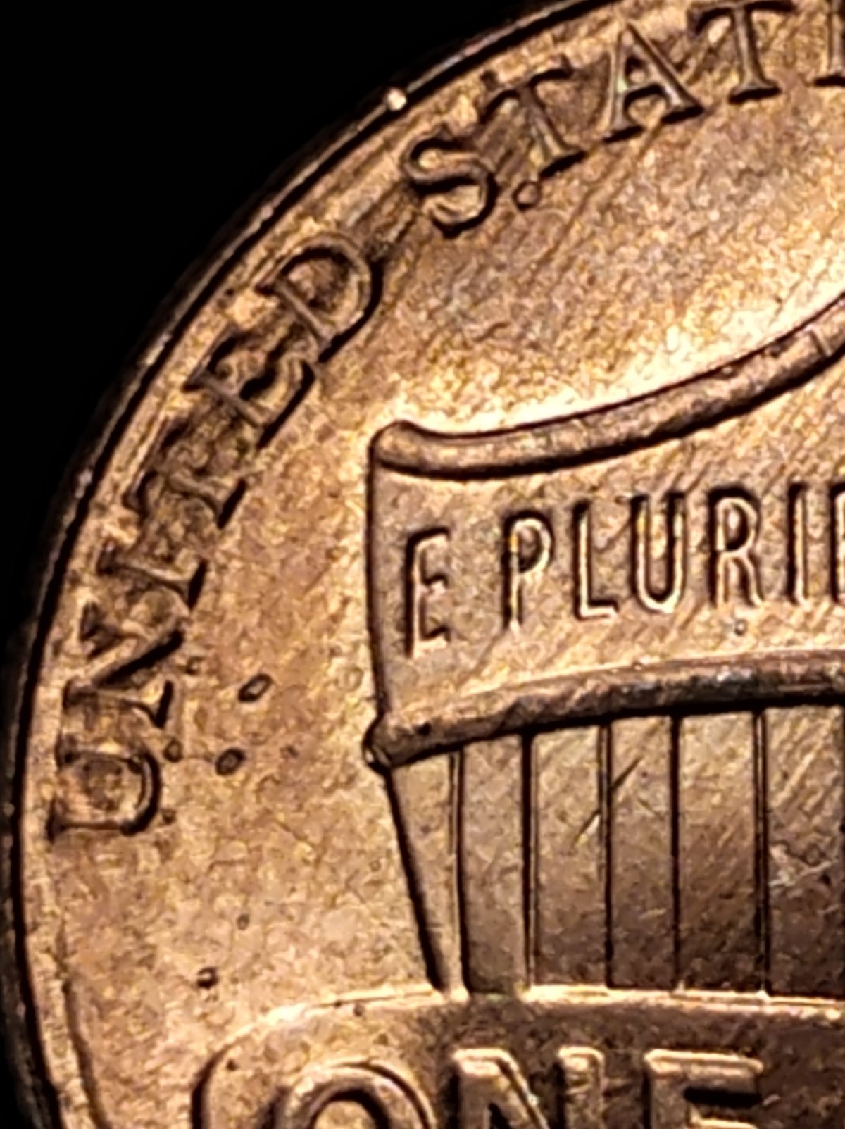 2012-D-Lincoln-Shield-Cent,-Ring-Of-Death-Or-Something-Else?