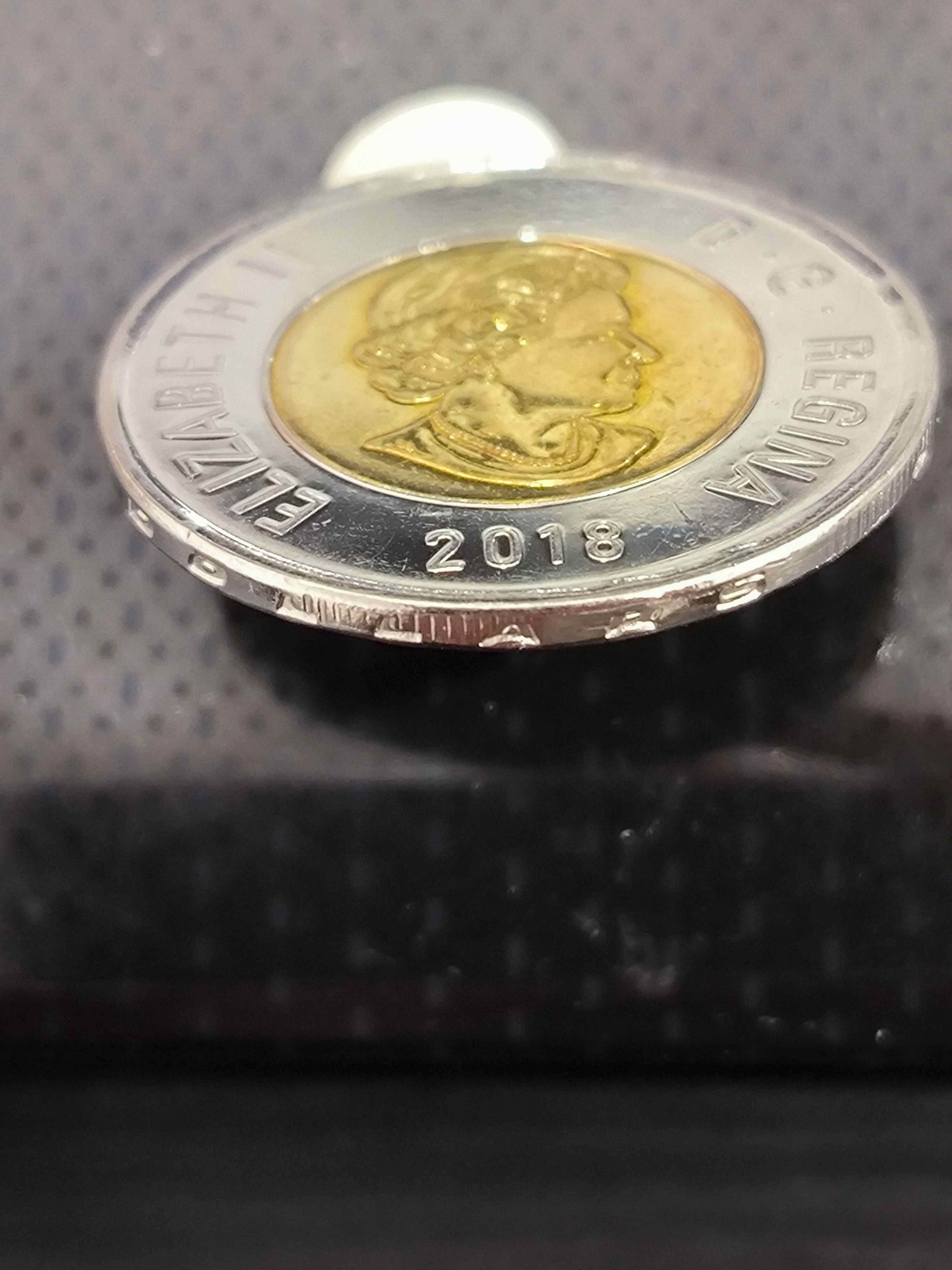 2018-Canadian-Toonie-Inverted-Security-Edge-Letter