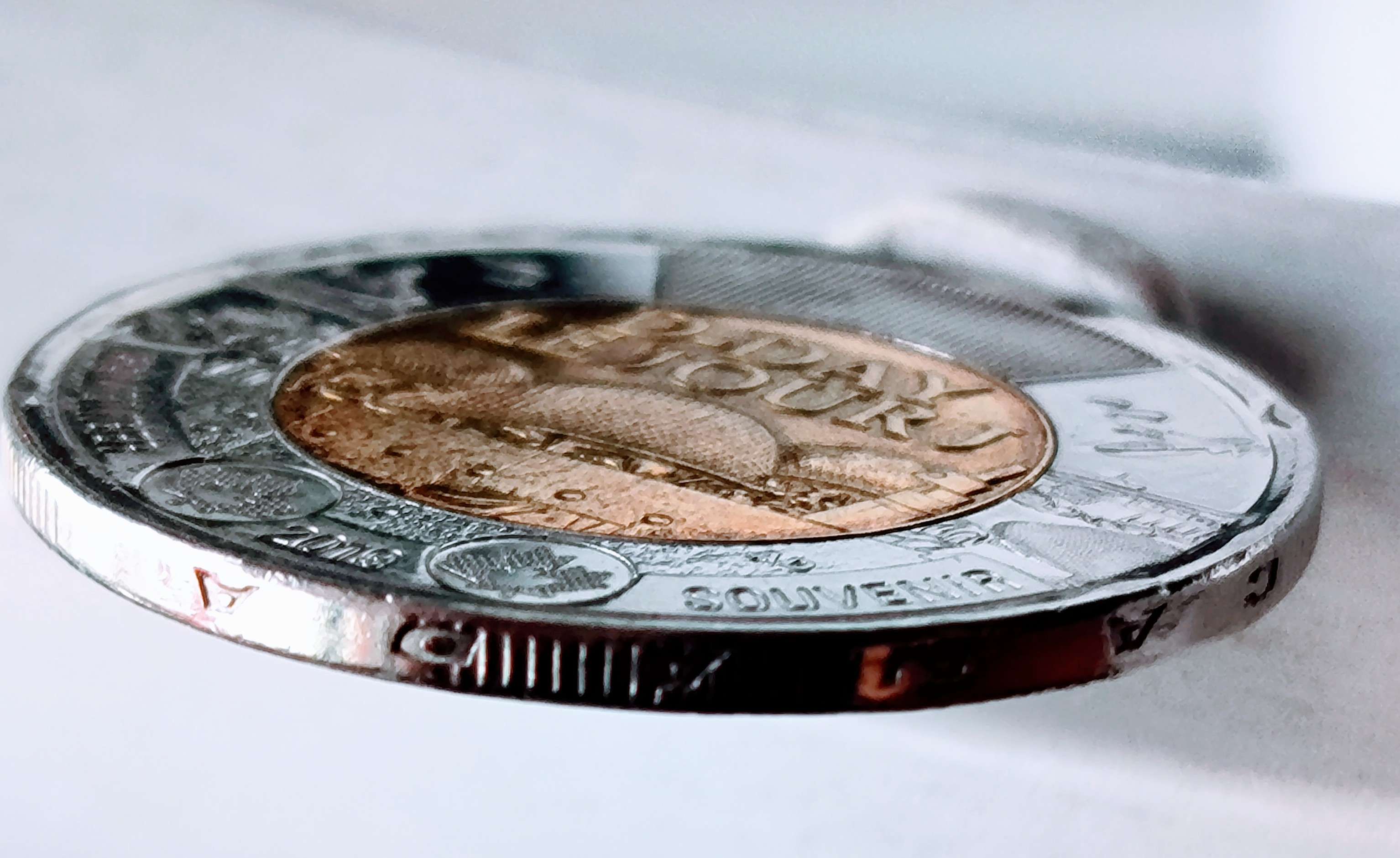 2018-Canadian-Toonie-Inverted-Security-Edge-Letter