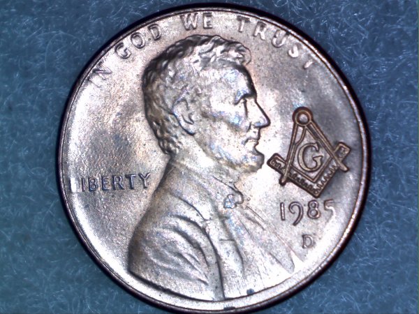 1985-D-Lincoln-Penny,-Struck-Through-Grease-On-Reverse?-&-Mason-Symbol!