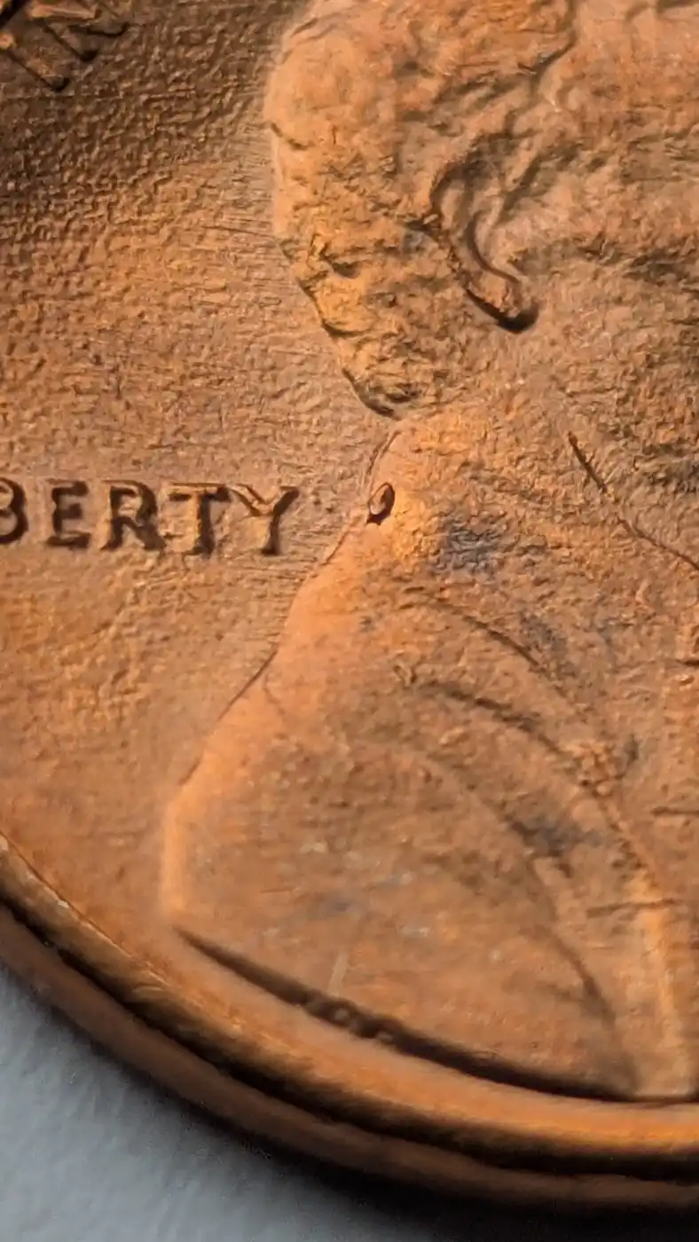 1985-Red-Penny,-With-Small-Die-Chip/Break-Obverse-And-Die-Wear-Reverse