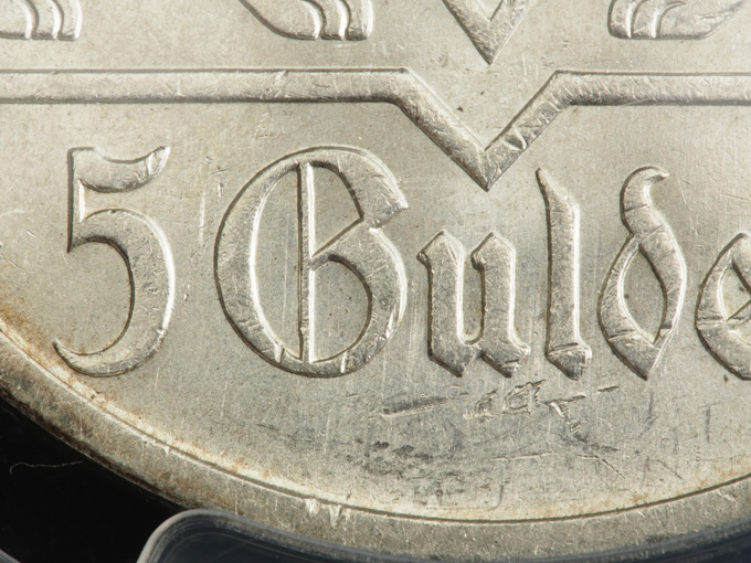 A-Pictoral-Genuine-/-Fake-Coin-Comparison-Of-A-1923-Danzig-5-Gulden-Coin.