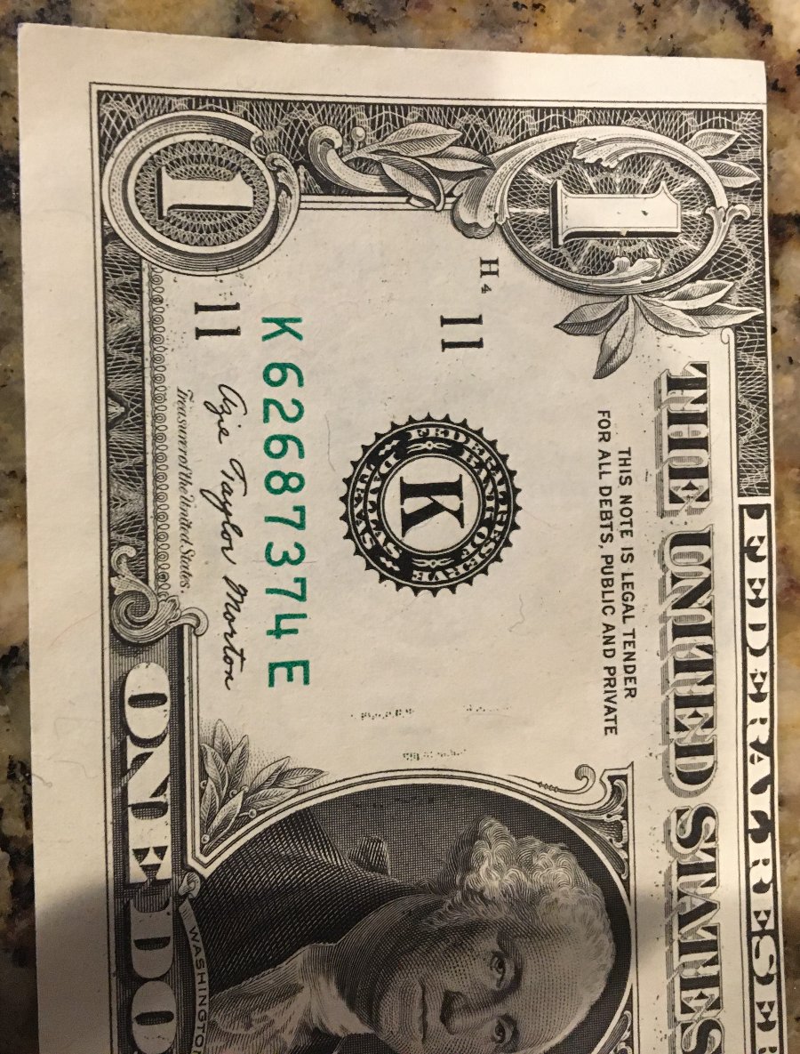 Error-On-Sequential-One-Dollar-Bills-1977-Never-Circulated