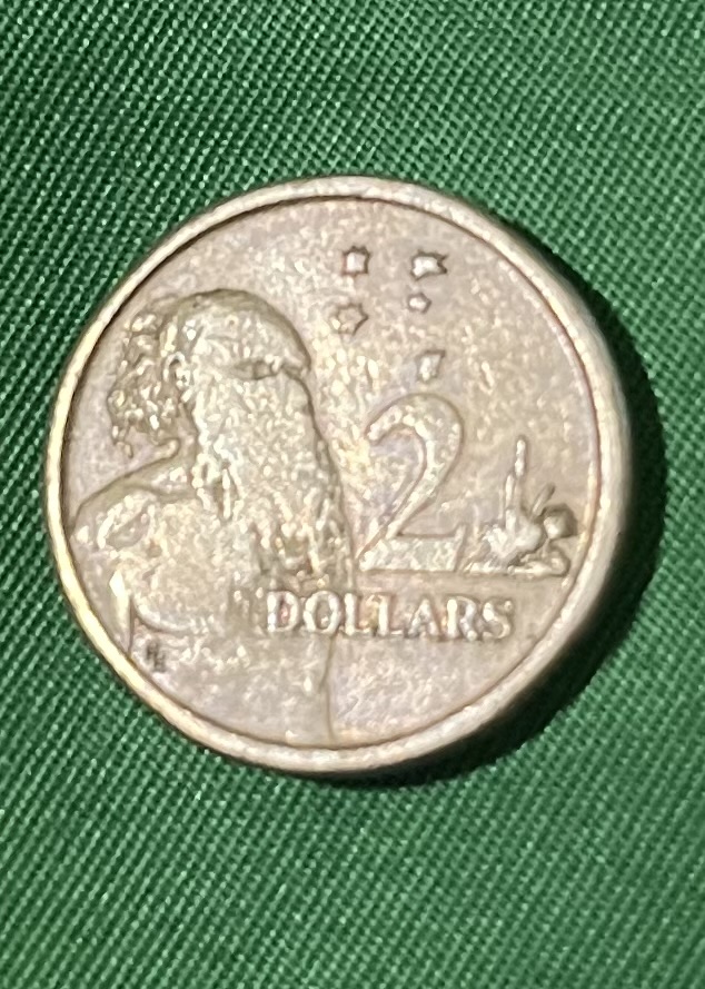 Australian-$2-Coin-2009-Faceless-Aborigine-Error?