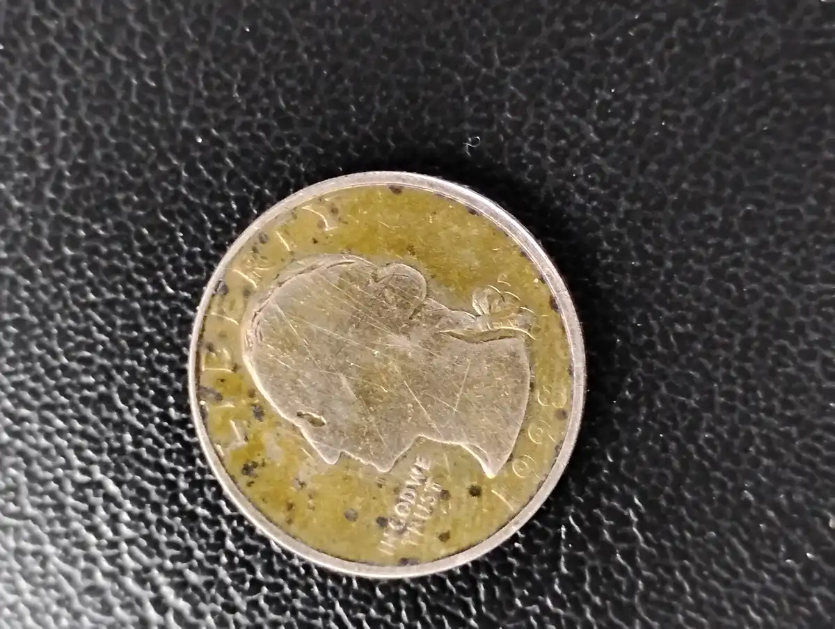 1998-Quarter.-I-Don't-Know-If-This-Has-Been-Purposely-Altered-Or-Not