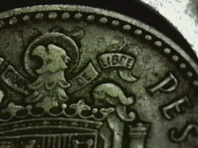 A-1962-Una-Peseta-Coin-That-Has-A-Strange-Marking/Overstrike-On-The-Reverse-Side-Of-The-Coin.