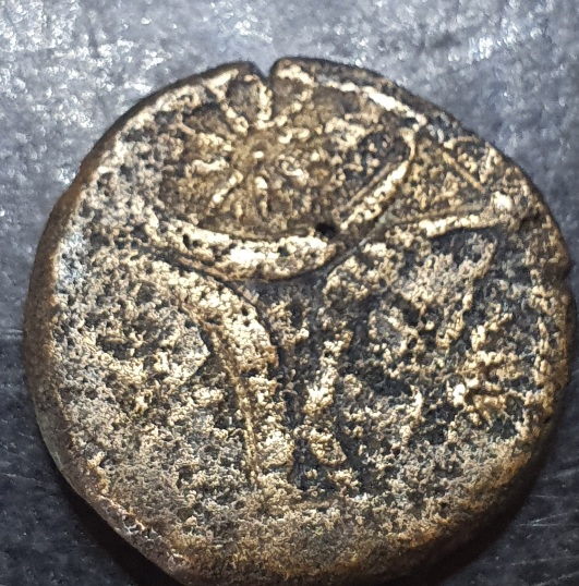 Ancient-Coin-ID-,-Three-Cresent-Moons?-Id:-Apulia,-Venusia.-Circa-210-200-Bc