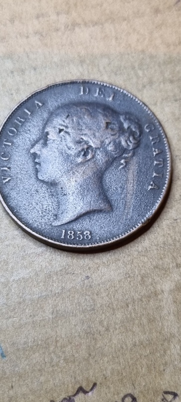 Queen-Victoria-1858-Penny-,-Overdate-?-Or-Just-Worn