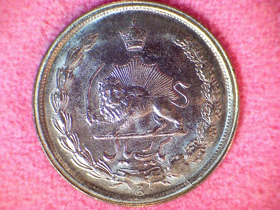 1996-Quarter,-Looks-Like-2-Curved-Clips-In-Same-Clip