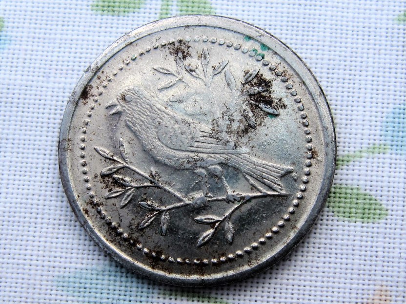 Please-Identify-This-Coin/Token-With-Value-Of-2-And-A-Songbird