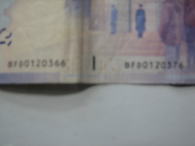 Canadian-$10-Bill-Serial-Number-Mismatch