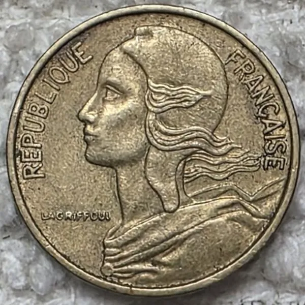 Post-Your-Coins-With-Coats-Of-Arms,-Shields,-Crests,-Crowns,--Etc.