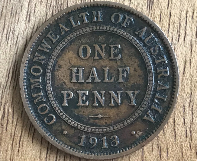 Split-In-Collar-On-Australian-1966-10-Cent-Coin?