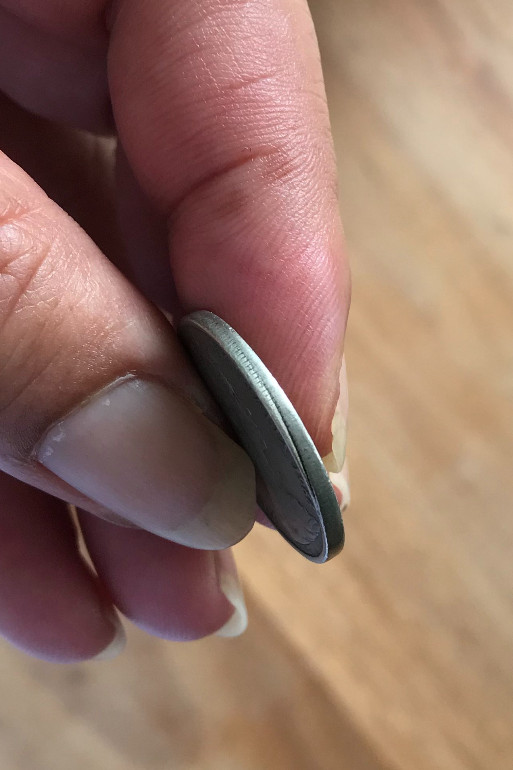 Split-In-Collar-On-Australian-1966-10-Cent-Coin?