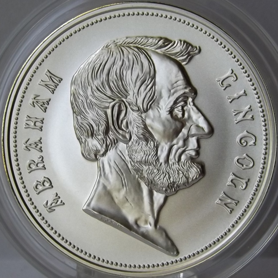 Abraham-Lincoln-Presidential-Medal-Has-Been-Released-At-The-Mint-Today.
