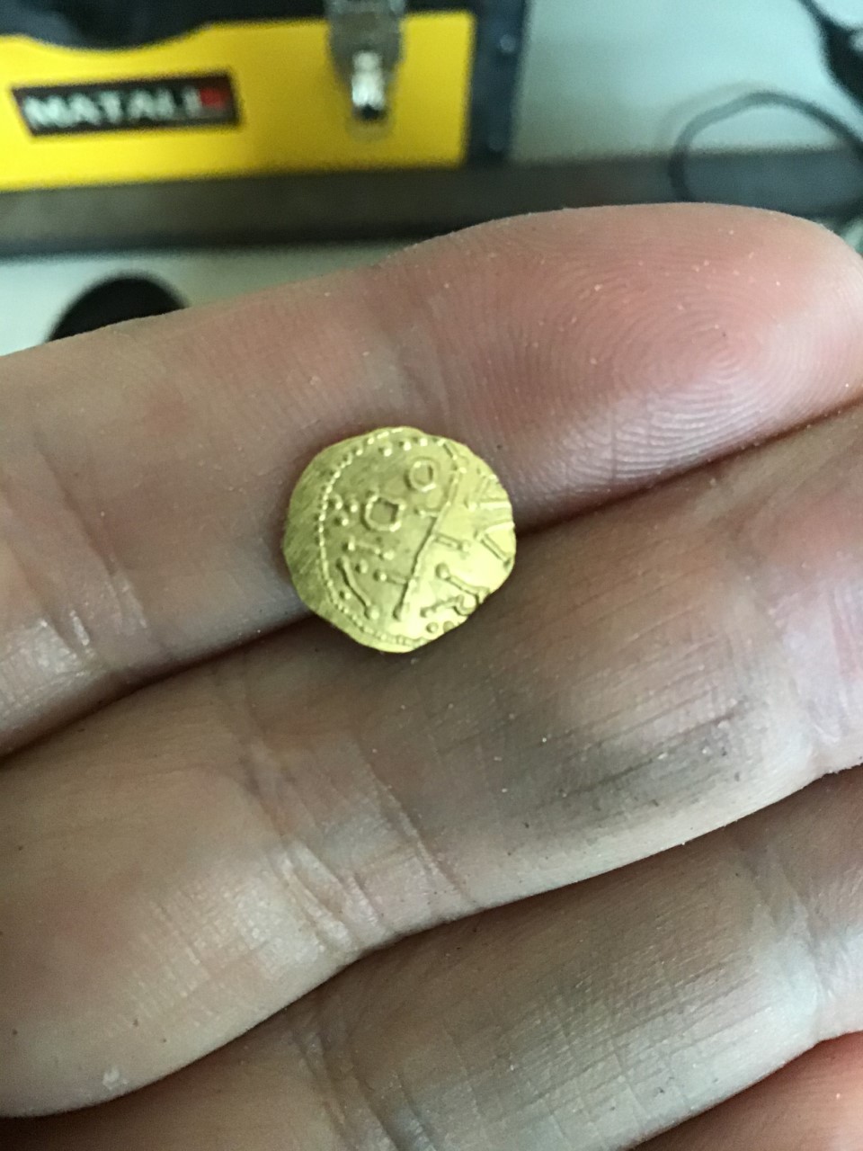 Can-Anything-Help-In-Identifying-This-Gold-Coin?
