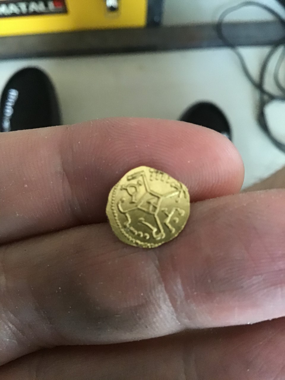 Can-Anything-Help-In-Identifying-This-Gold-Coin?