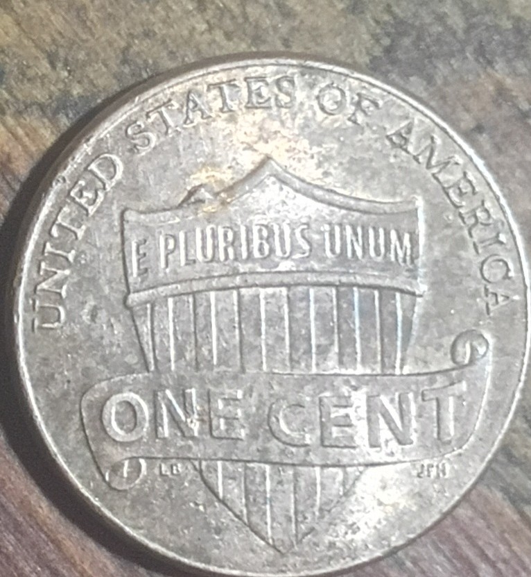 2020-No-Mint-Mark-Penny-Possible-Error-On-Reverse-Side.-Blotch-On-Top-Left-Of-Shield