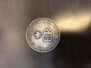 Coin-Or-Token-Found-On-The-Street-Commemorating-Silver-Jubilee-Id:-Tourist-Souvenir