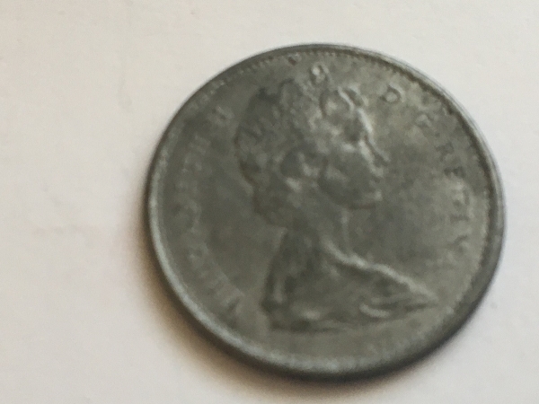 1978-Canada-25c-Quarter-That-Appears-To-Be-Silver