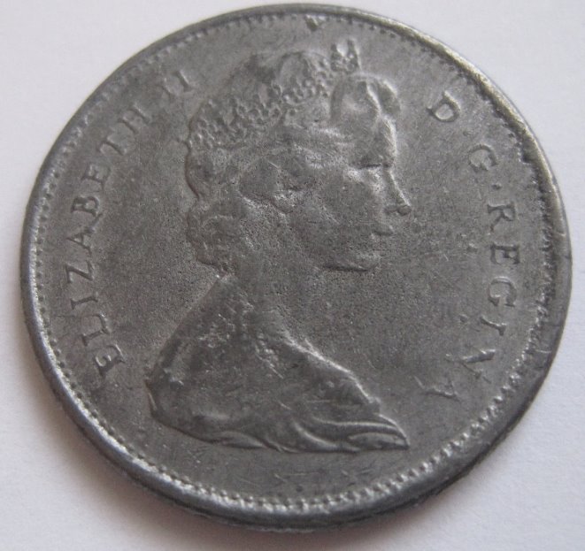 1978-Canada-25c-Quarter-That-Appears-To-Be-Silver