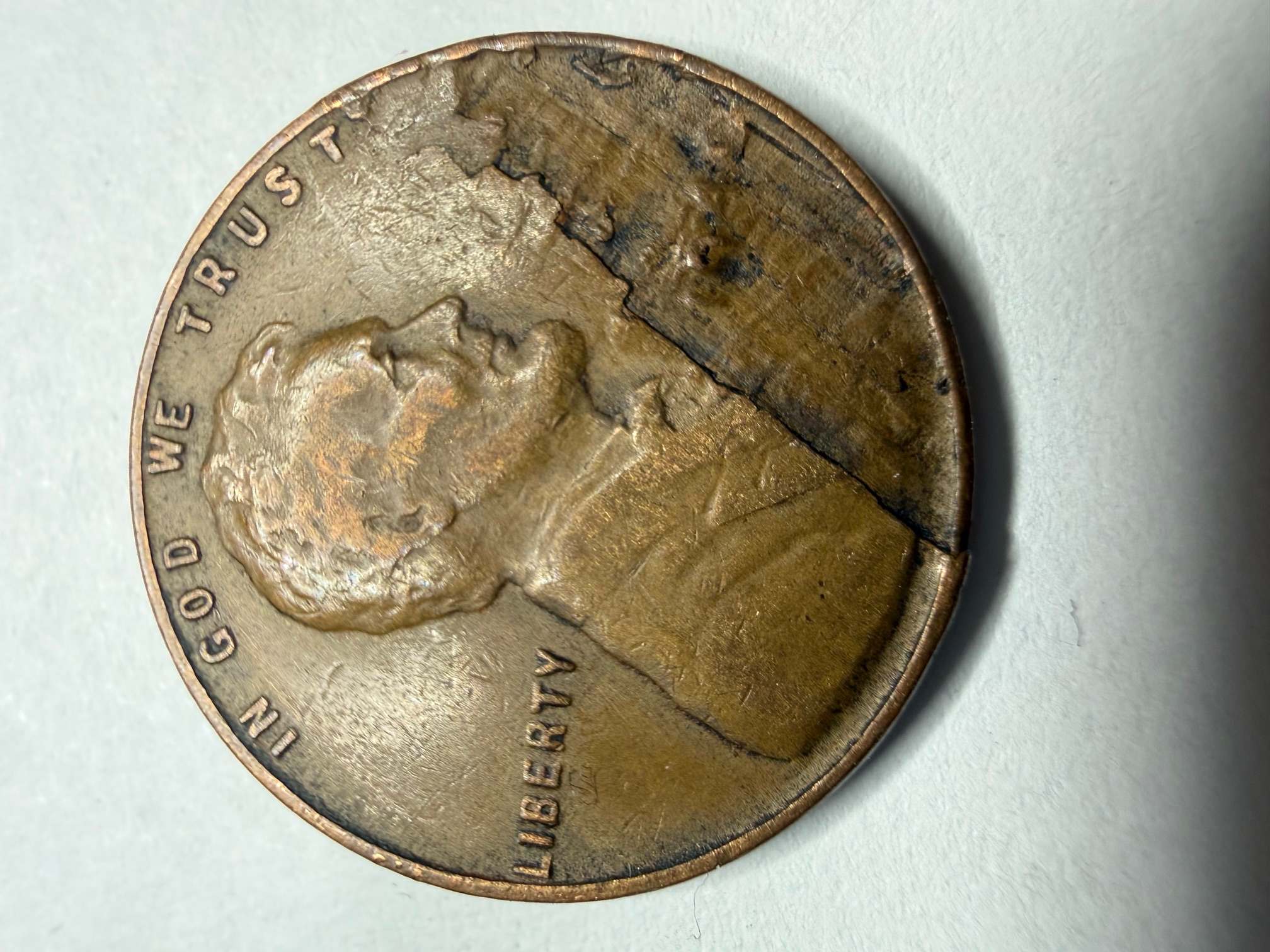 19?-Lincoln-Wheat,-Lamination-Issue-Or-Post-Mint-Damage?