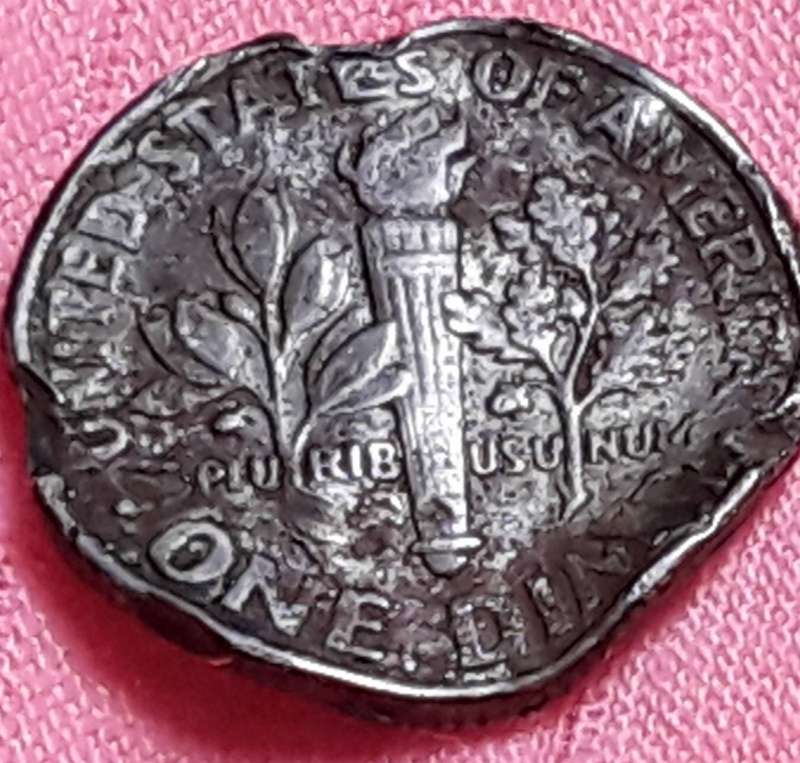 Major-Damage-Or-Mint-Error-?-I-Am-Thinking-That-This-Is-From-The-Mint,-Not-Sure-Though-.-Ideas?