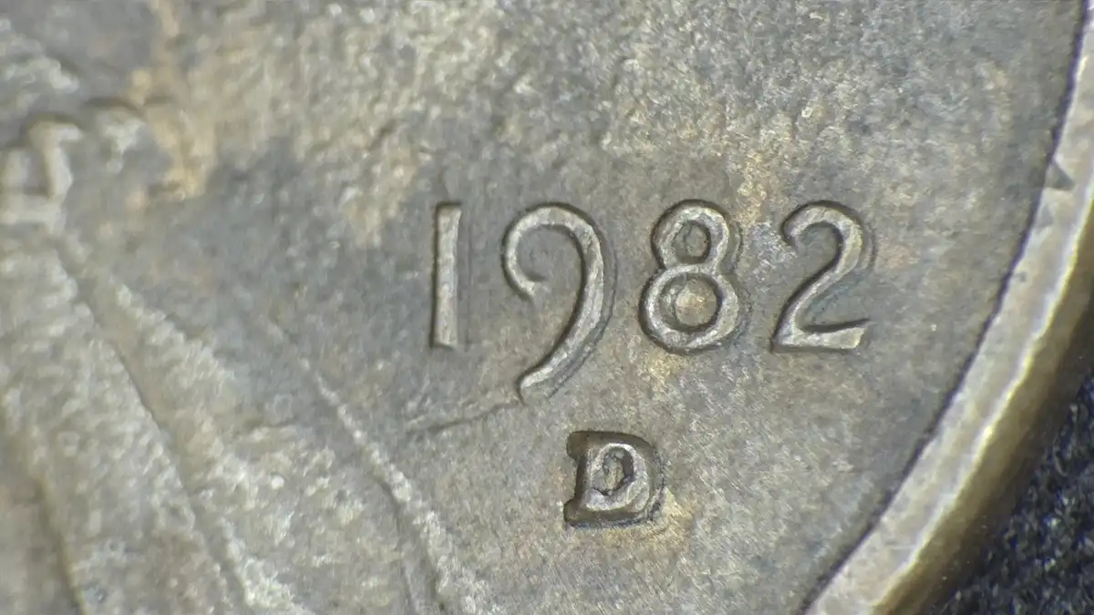1982-D-Penny-Small-Date-Is-This-Extra-Thickness-On-Date?