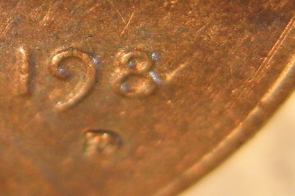 Interesting-Grease-Filled-Die-1984-D-Lincoln-Memorial-Cent