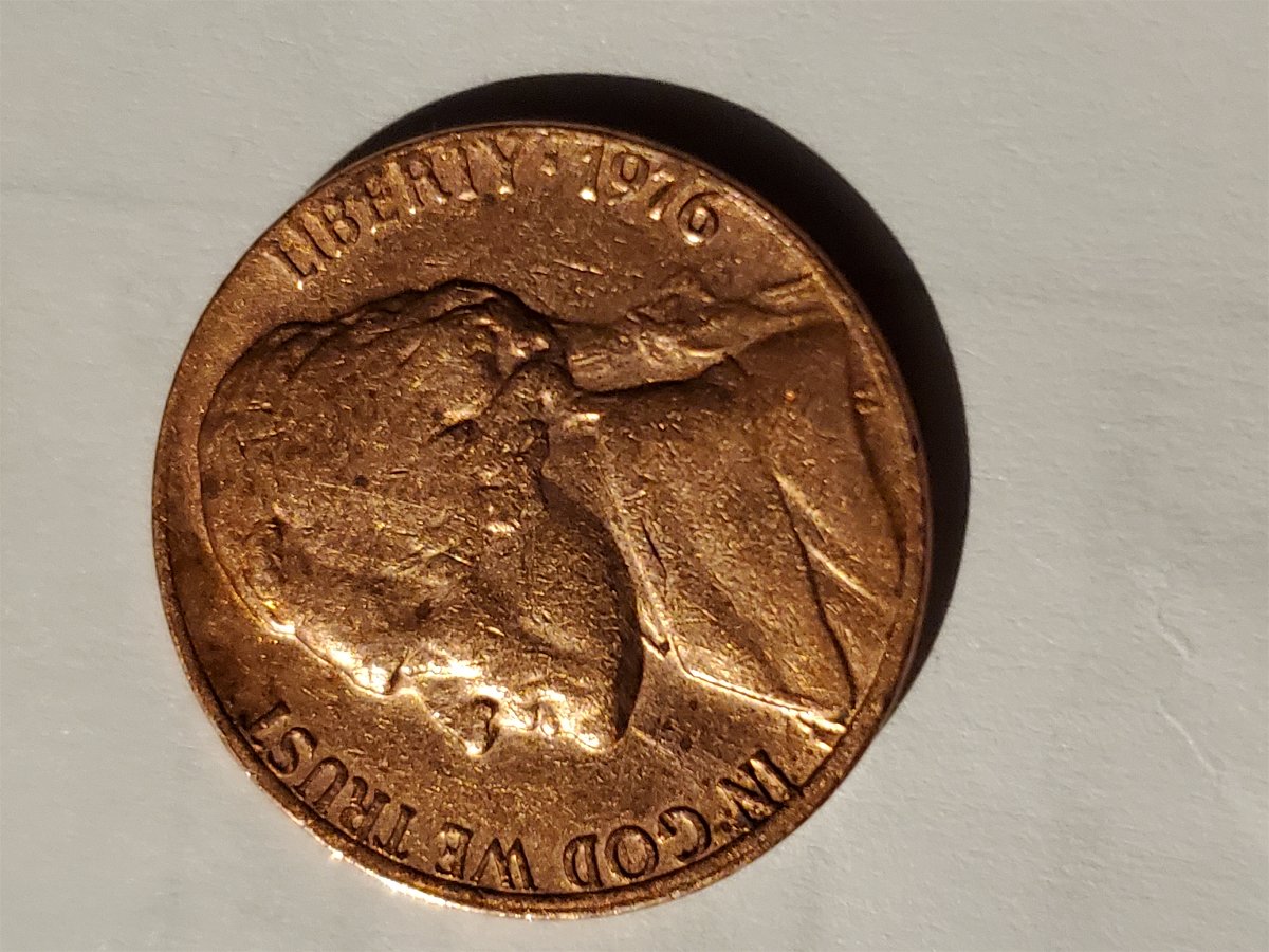 Need-Some-Help-Identifying-A-1976-Nickel,-Looks-Like-It-Is-Copper