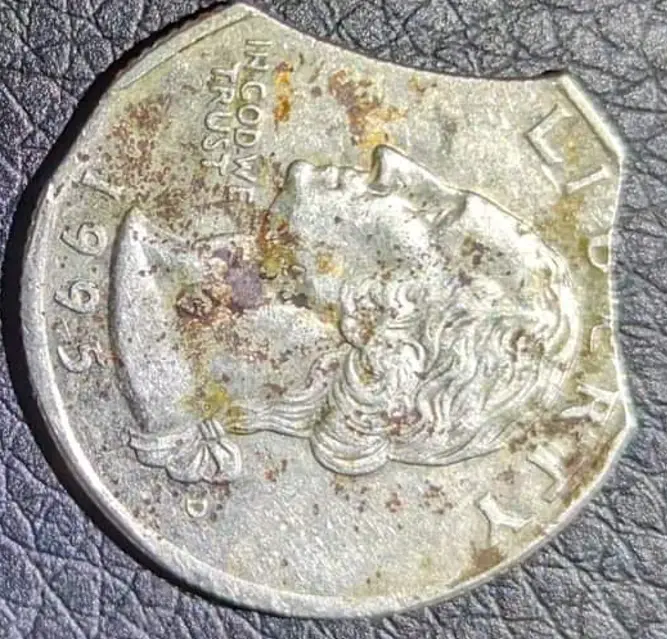 Triple-Curved-Clipped-Planchet?-1995-D-Quarter-Value?,-Rarity?-Anything