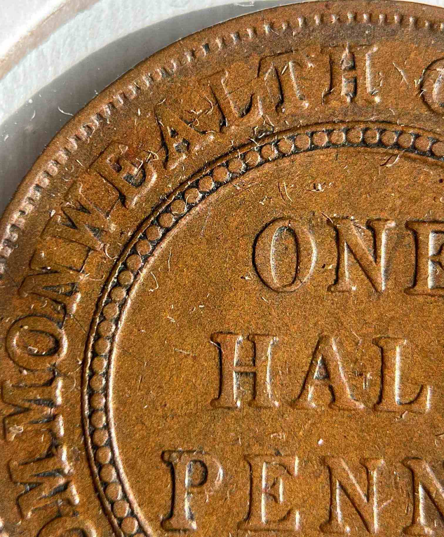 Nice-Circular-Die-Crack-On-Australia-1926-1/2-Penny-To-Share
