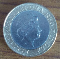 Fake-�2-Coins-Found-In-Change