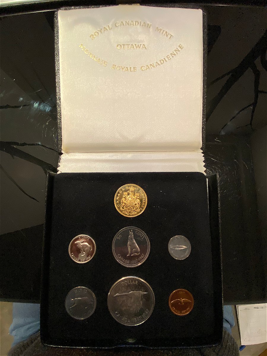 1963-Canada-Dollar-In-Mint-Plastic-Is-This-Not-MS-66-Grade?