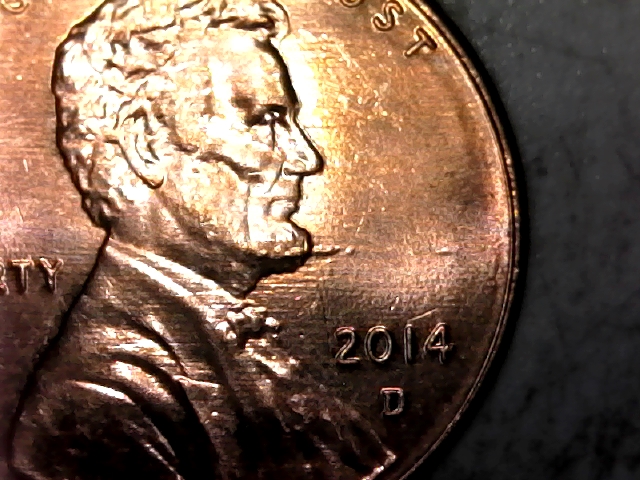 2014-D-Lincoln-Penny-With-Something-Protruding-From-His-Beard.
