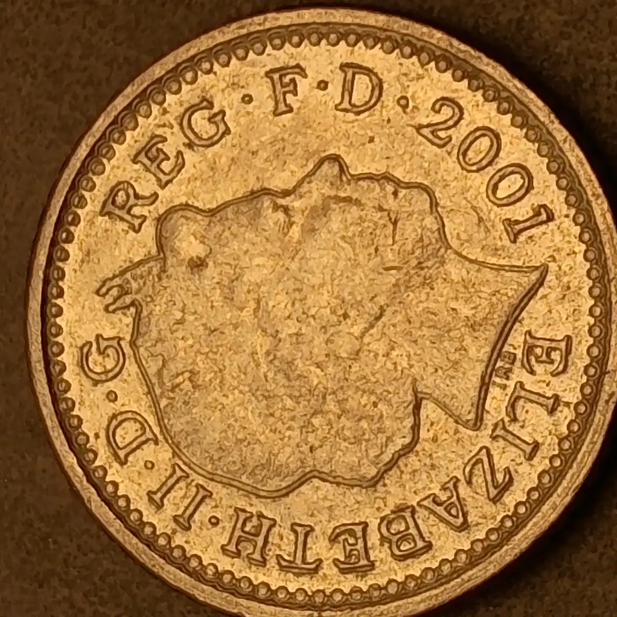 UK-2001-5-Pence-Coin-Dramatic-Deterioration-Doubling.