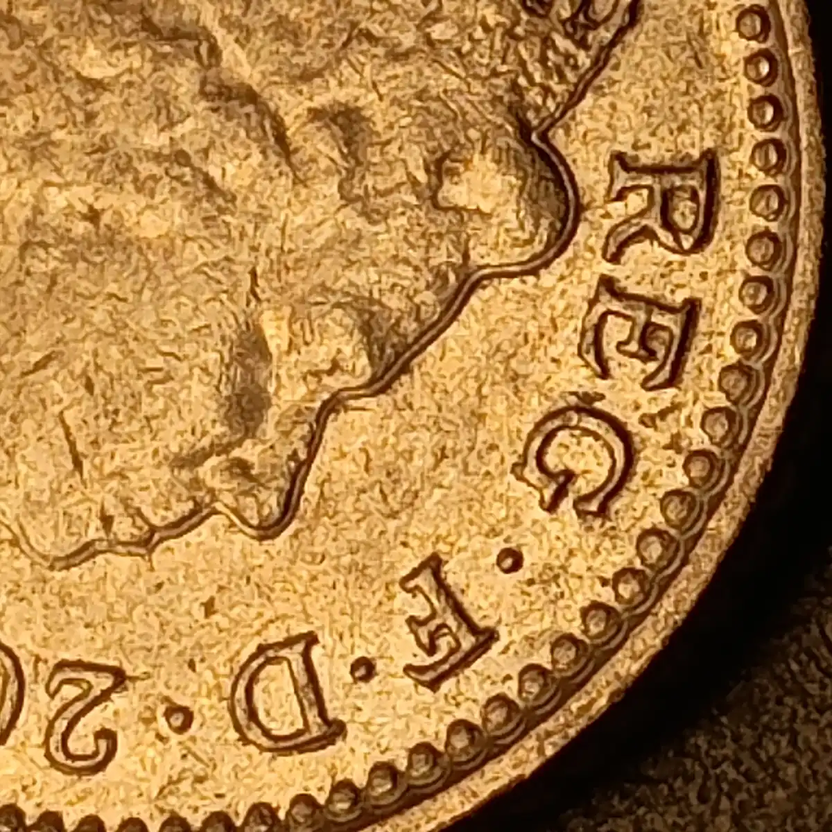 UK-2001-5-Pence-Coin-Dramatic-Deterioration-Doubling.