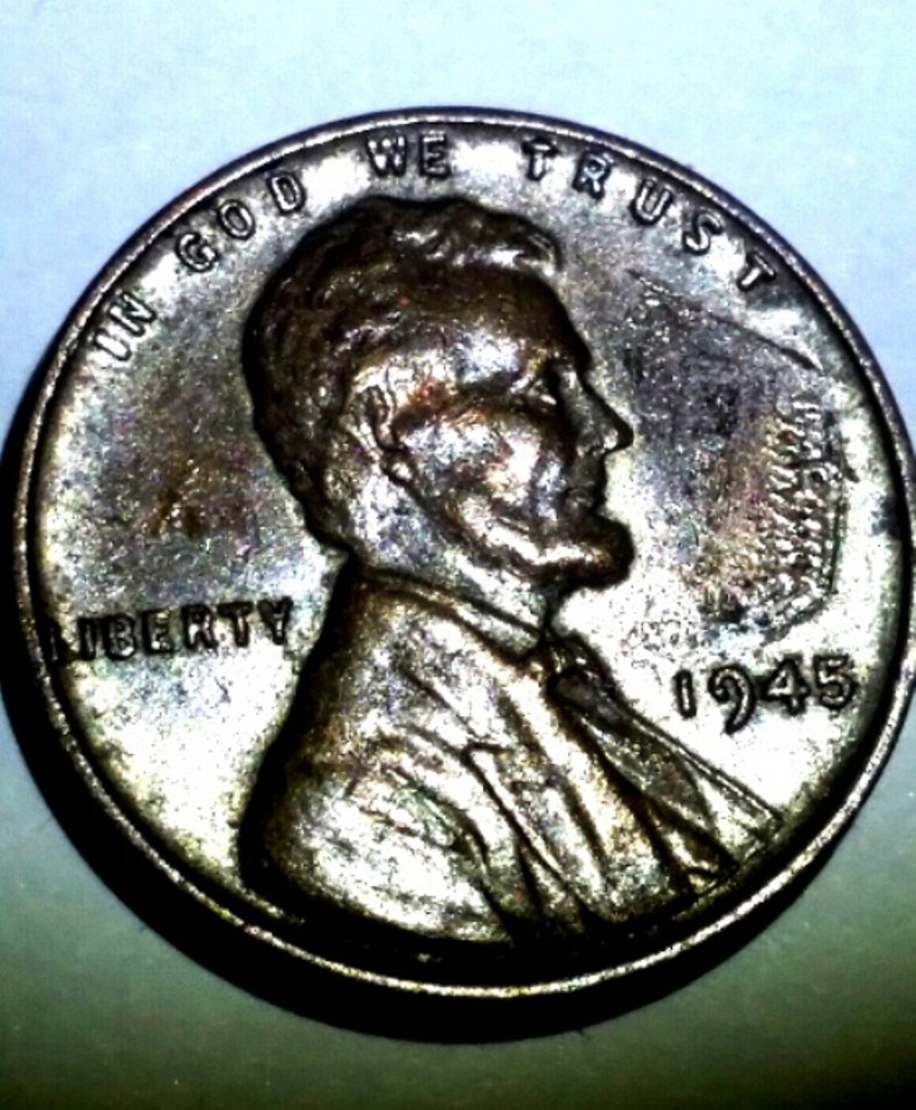 1945-Wheat-Penny-With-Late-Die-Cap-Error?-Or-Debris?