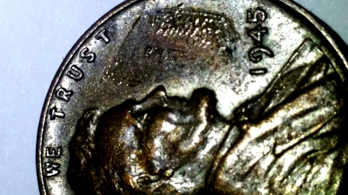 1945-Wheat-Penny-With-Late-Die-Cap-Error?-Or-Debris?