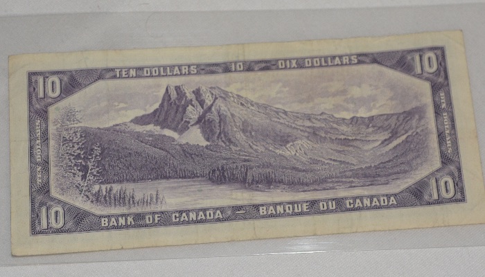 Bundle-Of-Canadian-Bills