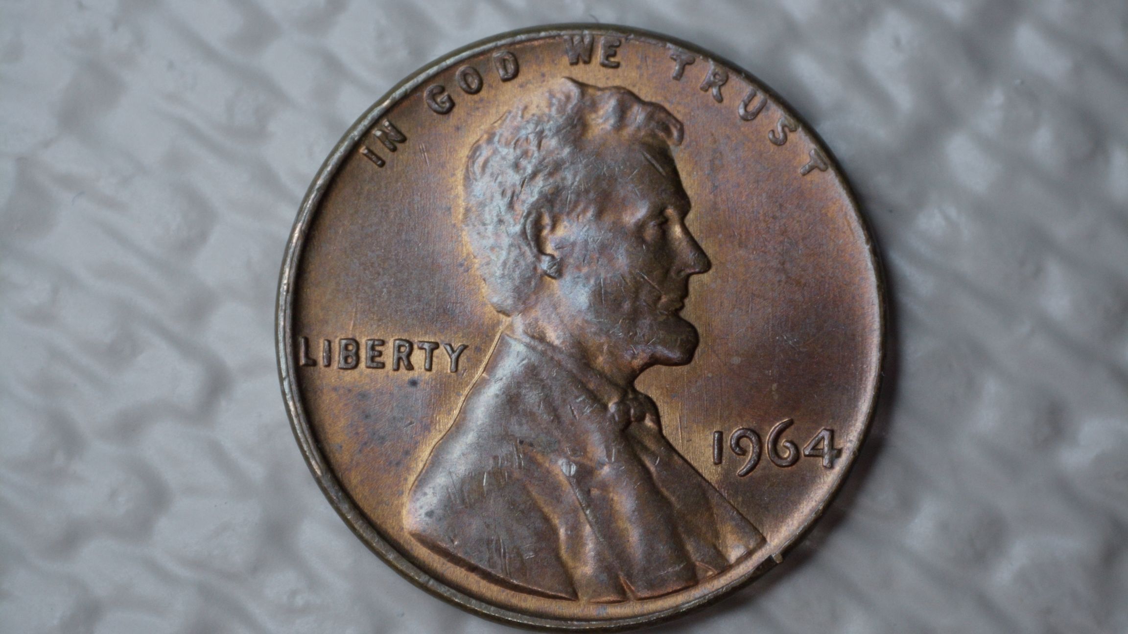 1964-Lincoln-Memorial-Penny.-Interesting-Color