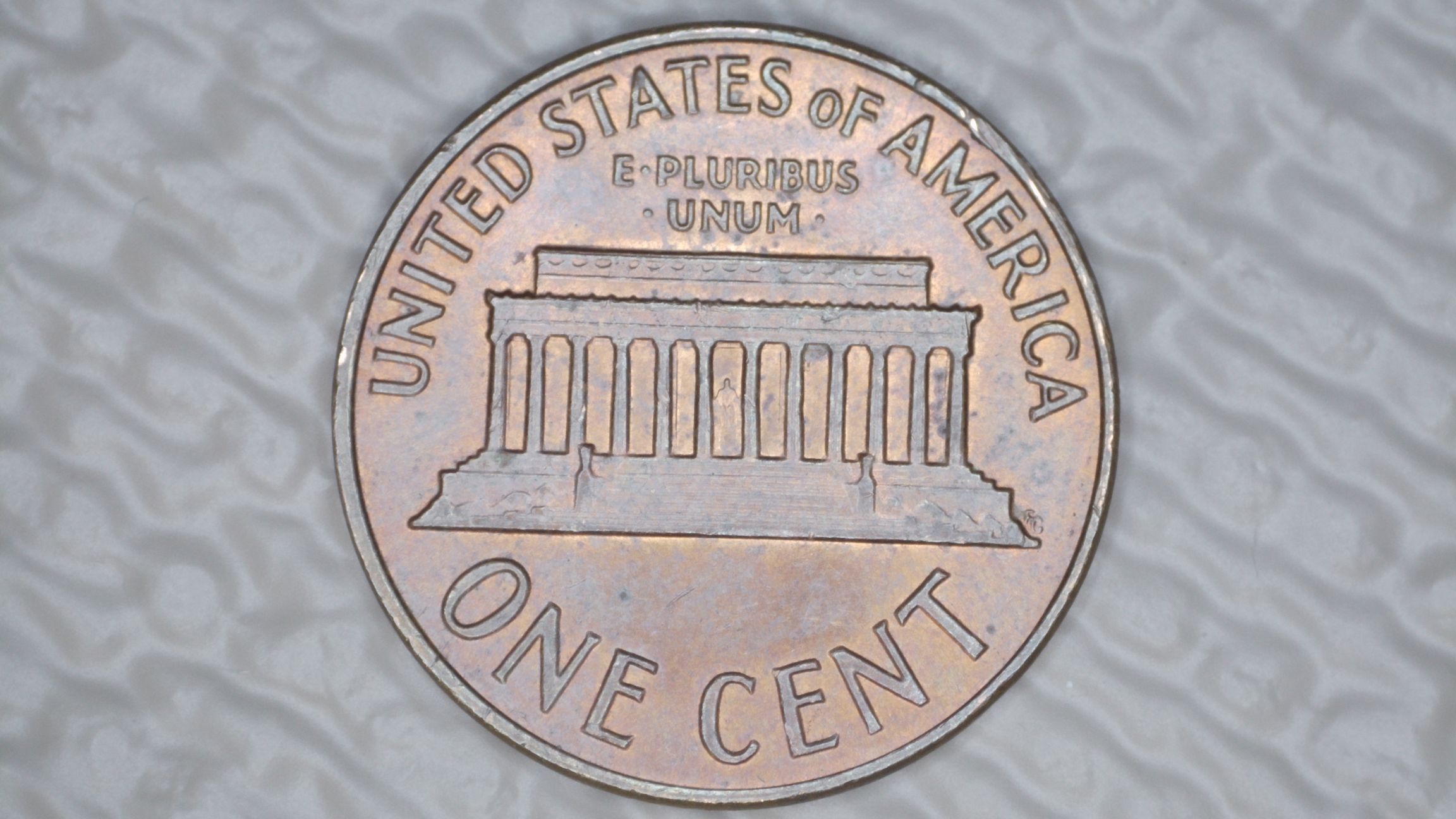 1964-Lincoln-Memorial-Penny.-Interesting-Color
