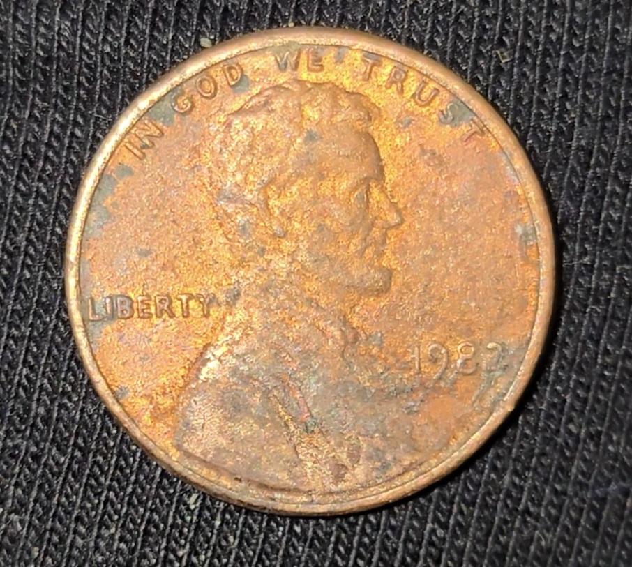 Can-Someone-Help-Determine-If-I-Have-The-Small-Date-Or-Large-Date-On-My-1982-Pennys
