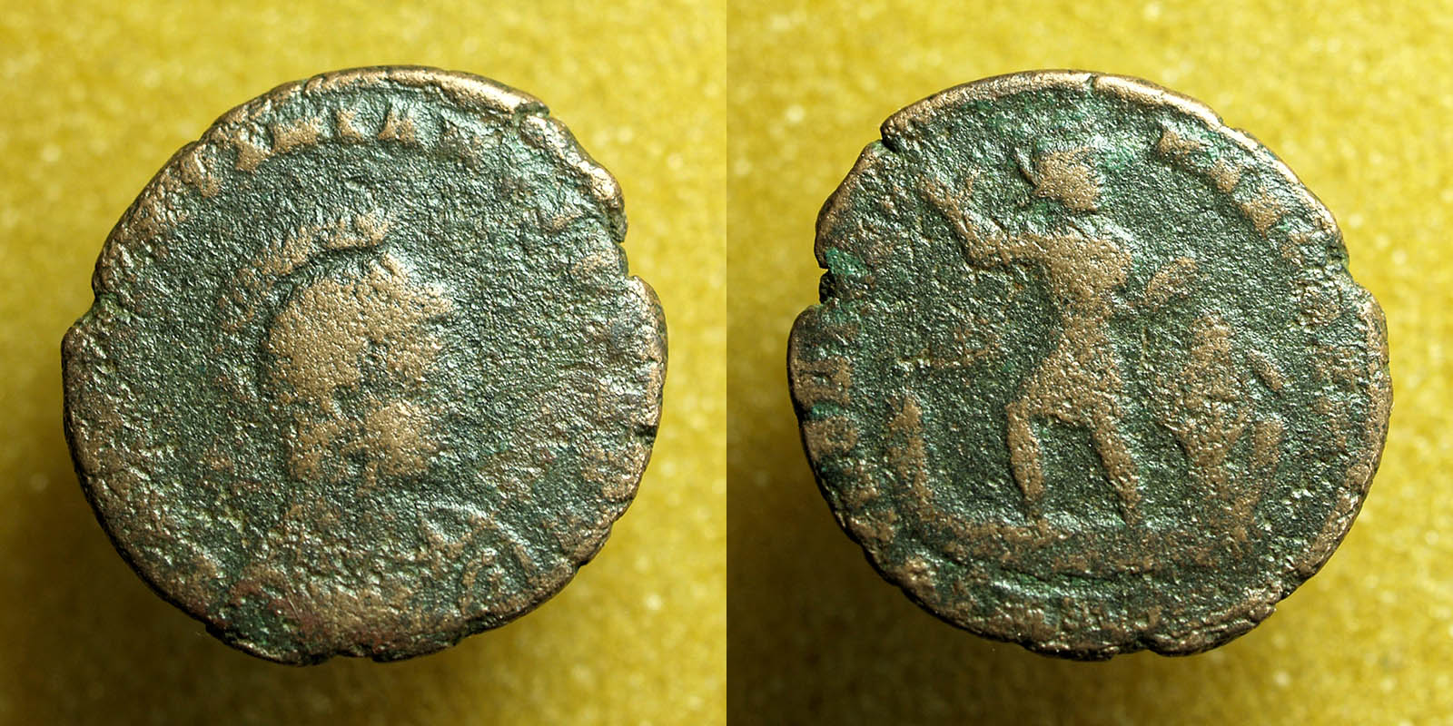 Roman-Coin-To-Identify:-Diameter-21x22mm,-Weight-4.4g,-Bronze,-Similar-With-A-Valentinian-II