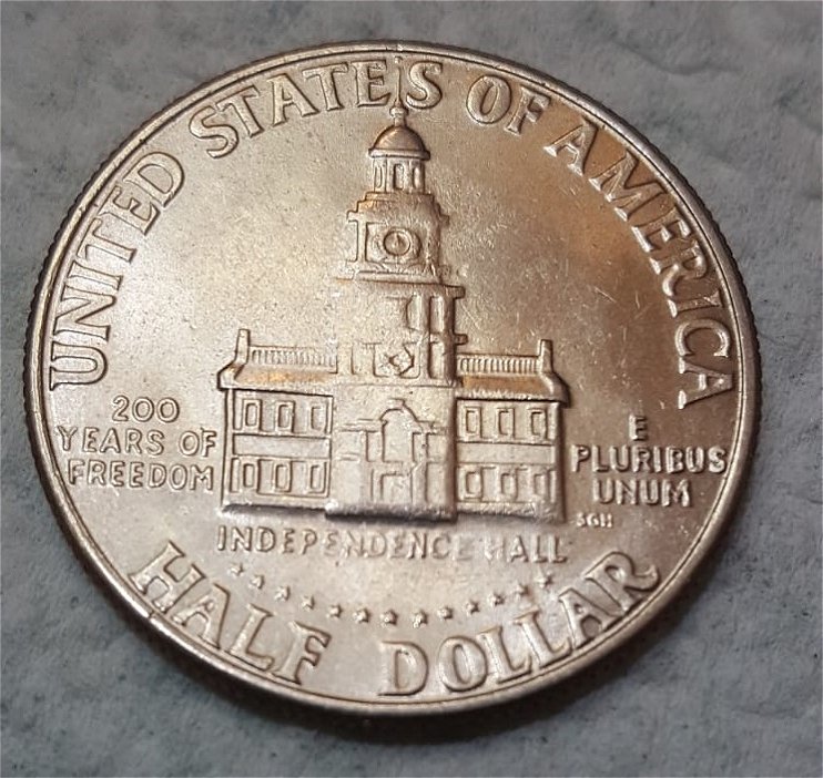 Bicentennial-D--Half-Dollar-With-Fades-Hall