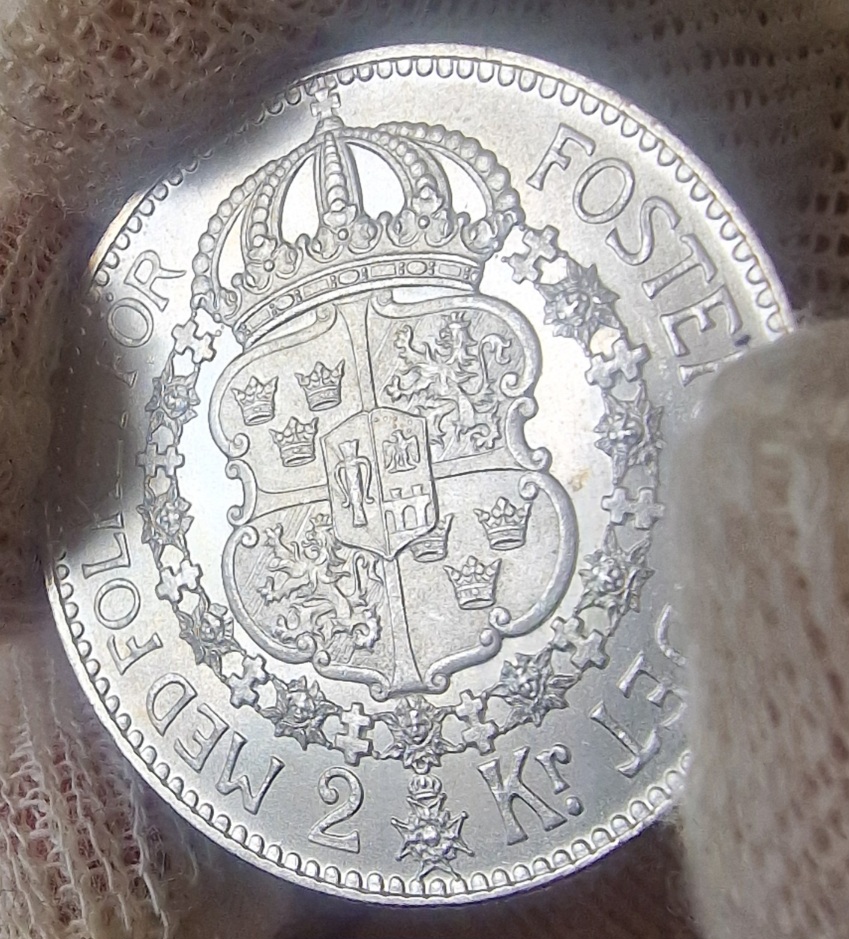 Post-Your-Coins-With-Coats-Of-Arms,-Shields,-Crests,-Crowns,--Etc.