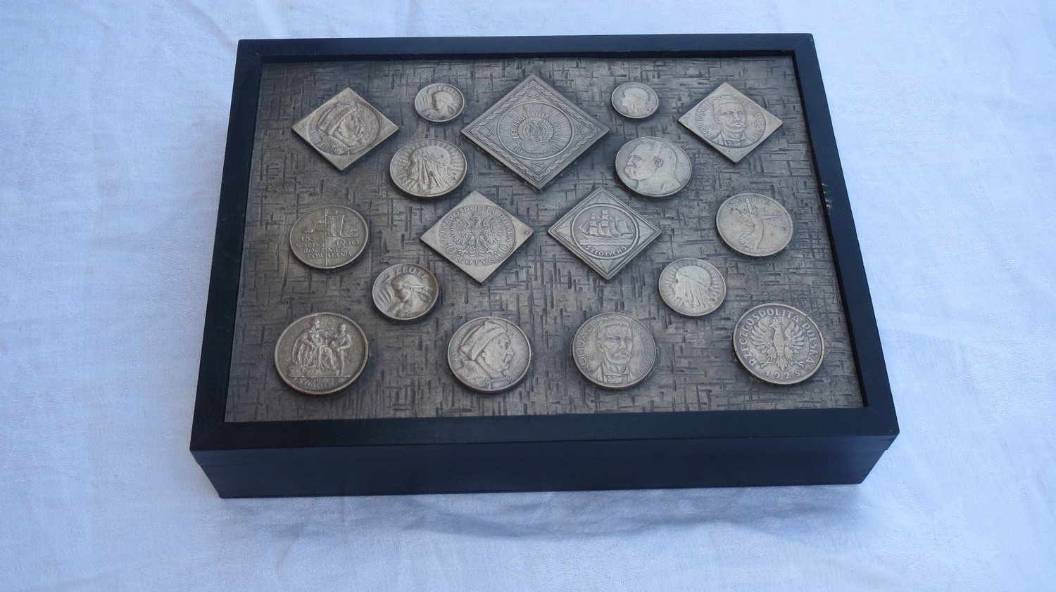 Think-These-Are-Real-Coins-On-The-Lid-Of-Box?-Help-Needed
