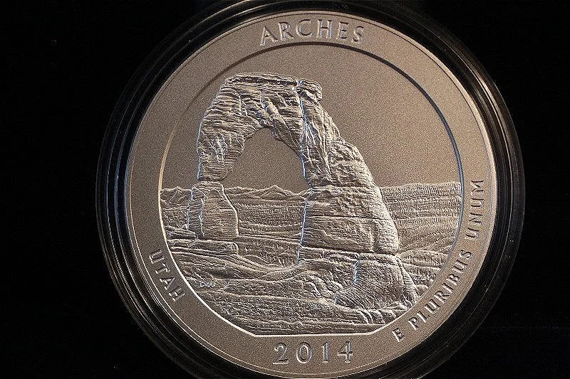 Post-Your-Coin,-Token-Or-Medal-Depicting-An-Arch