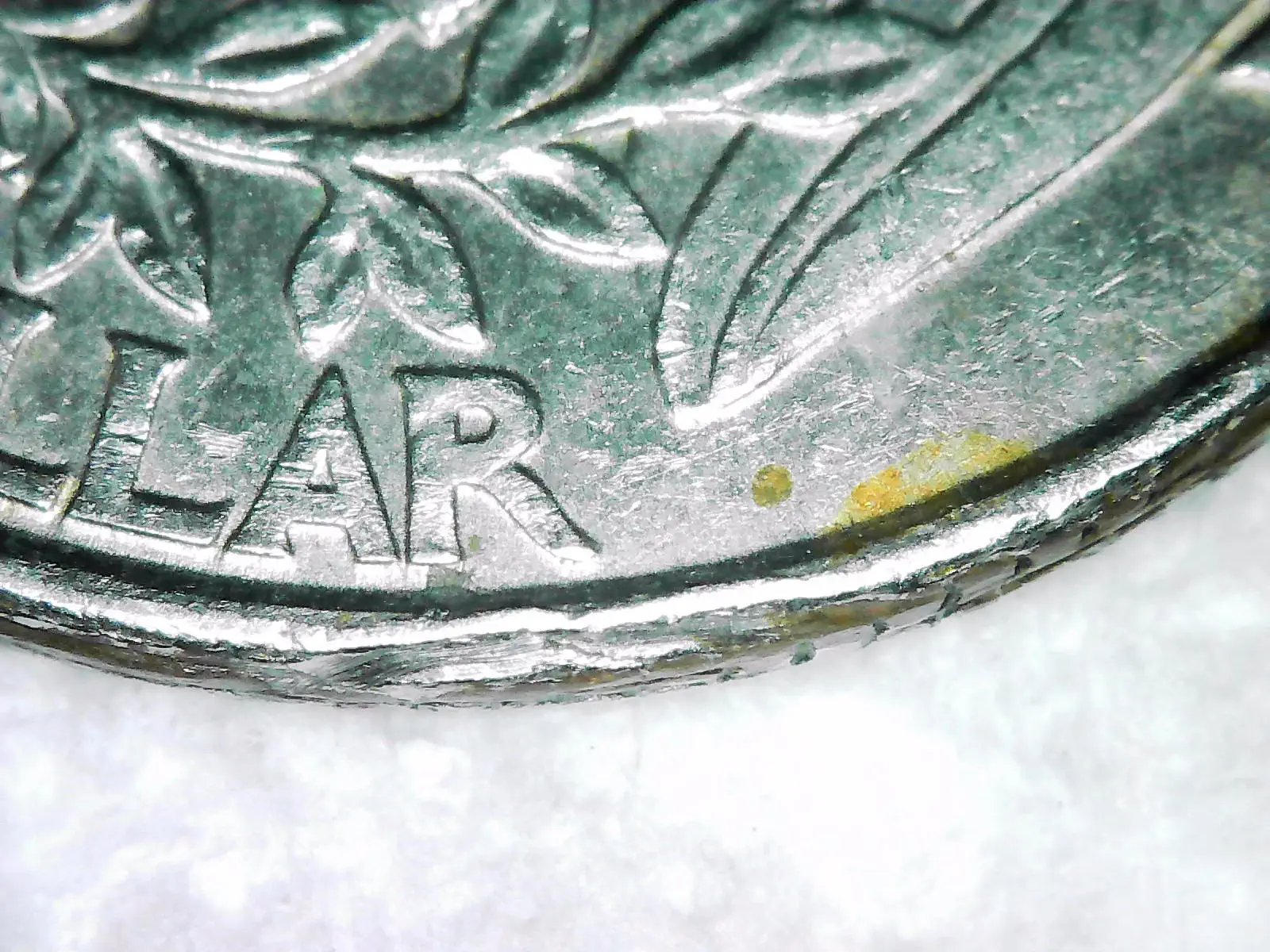 1998-P-Quarter-Possible-Staple,-Edge-Layer-Visible,-Die-Crack